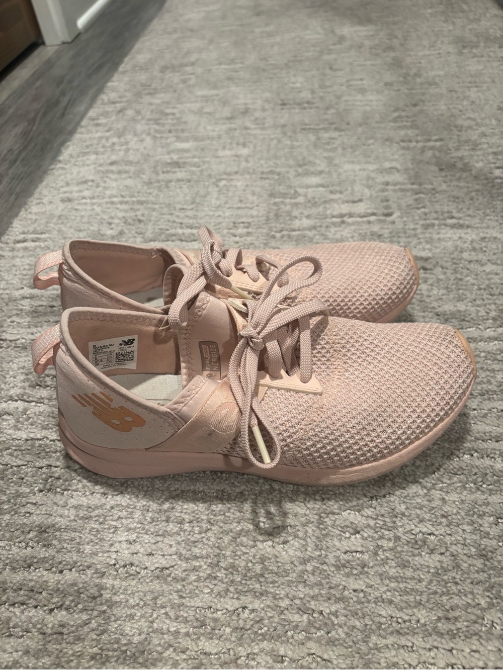 New Balance Women's Lightweight Pink Knit Sneakers Size 7